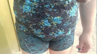 Madrastra Puta Latina Colombiana De Cameltoe Gigante En La Calle Con Su Hijastro Y Su Vagina Marcada En Shorts Usa BhaBhi Desi Sex XXX Usa American United States