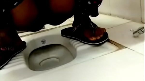 desi girl pissing