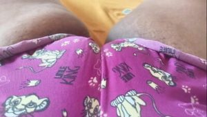 Acordei com tesão, preciso de alguém pra foder minha buceta grande