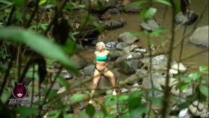 I fuck a stranger in the waterfall and they all caught us