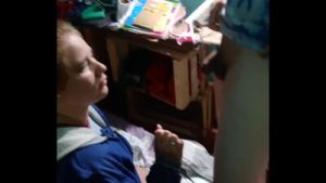 Mañana fría, pero mi novia me la chupa con la campera puesta