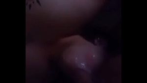 Me llena la cara de leche y sigo chupandola