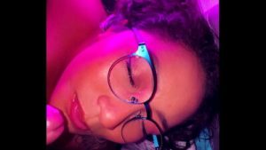 short 5 leche en la cara de latina