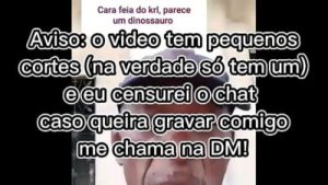 Tava morrendo de calor e resolvi tirar minha camisa mais essa puta queria logo sexo