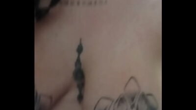 Tetas tatuadas cogida en motel Amateur Parte 3