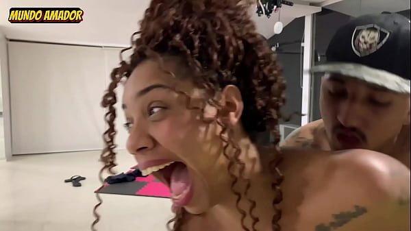 Ele chegou na cara dura e socou rola na mulher que o amigo estava comendo 1 ele chegou na cara dura e socou rola na mulher que o amigo estava comendo