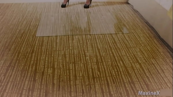 Insatiable! Alec Knight Facializes Maxine As She Rides A New Sybian!