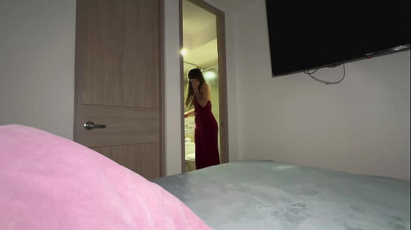 me cojo a mi hermanastro antes de irme para la discoteca