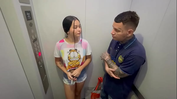 mi vecina cachonda me pide ayuda y yo le ayudo a cambio de que me deje follarla por el culo h l