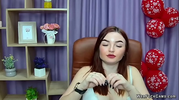 redhead amateur babe flashing big natural tits on webcam