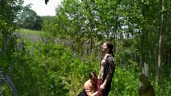 risky sex hot brunette amateur babe hard fucked outdoors near a road