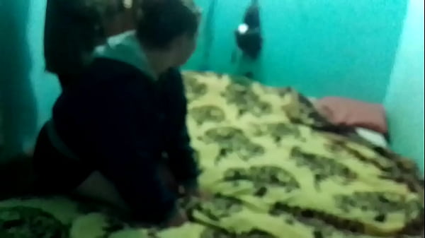 sexo completo chupada misionero de lado perrito y un creampie para terminar otra toma grabada de costado