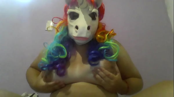 sou uma unicornia safada sou virgem me lambe