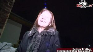 Deutsches normales mädchen von nebenan auf straße angsprochen für amateur casting
