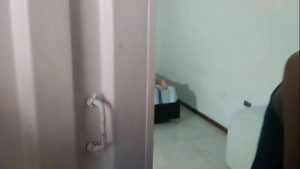 ME FOLLO A LA INDIA DE MI HERMANASTRA EN SU CUARTO TERMINA FELIZ DE SABER QUE SE SIENTE UNA POLLA EN SU COÑO ERA SU PRIMERA VEZ SEXO DURO – PORNO CASERO EN ESPANOL