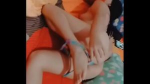 ME GUSTA MIRAR VIDEOS ASI EN MI HABITACION