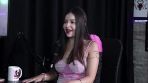 Não gosta de pau cabeçudo porque assim entra mais fácil na buceta – Andriza Haack (SHEER/RED)