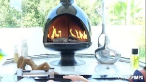 Petite Blonde Stepdaughter Braylin Bailey Seduces Her Step Dad in Hot Tub