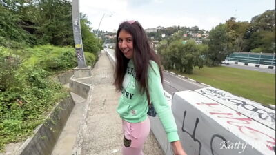 Public pickup – brought the beauty to the bushes and offered to have sex