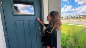 Sydney Ryan comes in for a massage and gets blacked raw