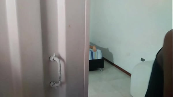 me follo a la india de mi hermanastra en su cuarto termina feliz de saber que se siente una polla en su cono era su primera vez sexo duro porno casero en espanol