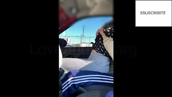 me pone caliente cojer en el auto y mas cuando hay gente