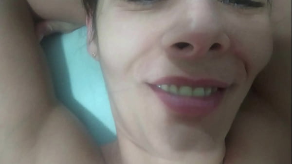 novinho de 18 anos perdendo a virgindade com a madrasta muito gostosa
