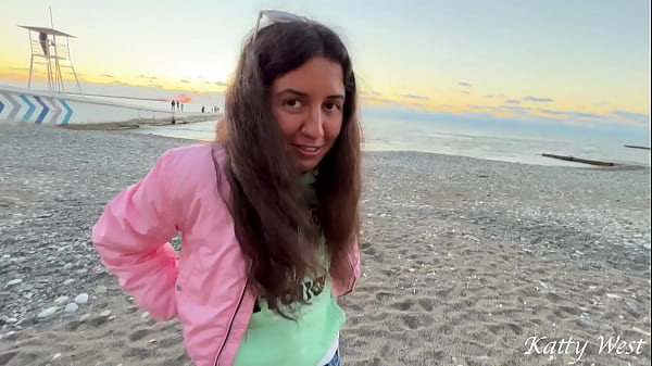 picked up a girl on the beach and invited her to have sex in the shower