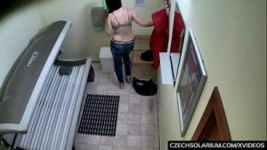 Busty MILF rubbing her pussy in Solarium