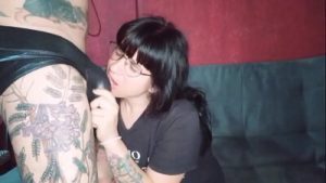 cogimos por turnos, nos venimos en nuestras caras