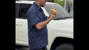 Mujer millonaria tiene Sexo con hombre Pobre