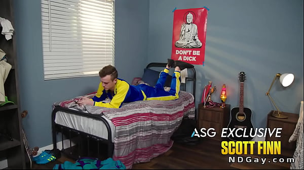 college gays suck and anal fuck in the dorm room