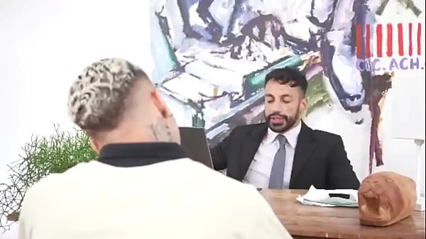 peguei meu colega no trabalho e meu chefe viu pelas cameras safado nao aguentou e qis participar