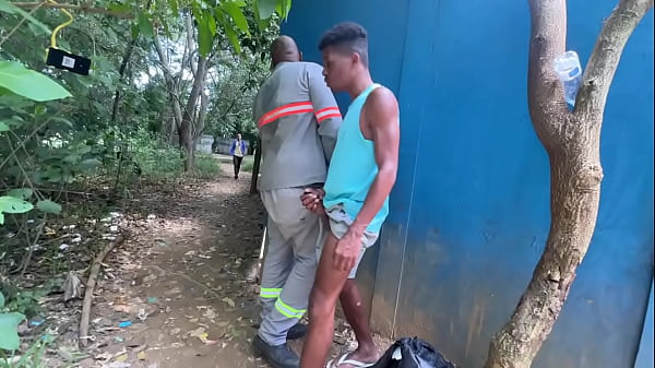 trabalhadores cheios de tesao na maior pegacao no patio da obra