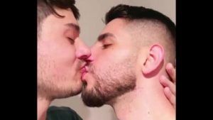 AMIGO DE VERDADE, CHUPA O CUZINHO DO AMIGO E DEPOIS METE COM FORÇA. – FREE