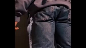 Chacal fit me folla con ropa en los vestidores del gimnasio a escondidas