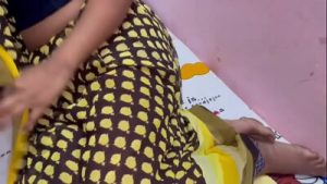 Desi bhabhi in saree hot dirty sex with Hindi audio