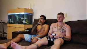 dois malokas heteros se pegando