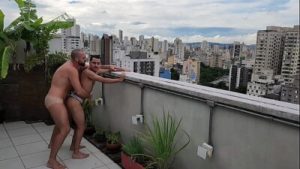 DOMINADOR PARRUDO ENCHE CUZINHO DE SUBMISSO DE PORRA. – FREE