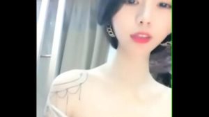 高颜值美女丑曦大姨妈还没走完全裸诱惑