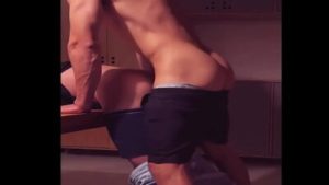 Enseñando a mi compañeros de clases como se estudai la tarea