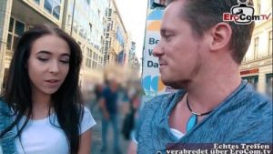 EroCom Date – Deutscher casting agent beim abschleppen von junger latina teen touristin in berlin