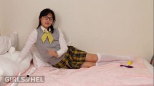 Japanese girl takes a bwc in her ass like a good girl