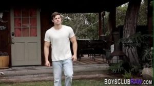 Muscly hunks 3way fucking bareback