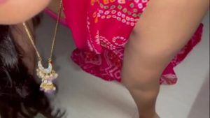 NAUKARANI KO MALIK NE AKELE ME CHOD DIYA (HINDI AUDIO )