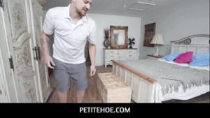 PetiteHoe  –  Tiny teen treasures hunt