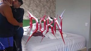 Meu tio fudeu meu cuzinho enquanto a esposa esperava ele no México (COMPLETO NO RED)