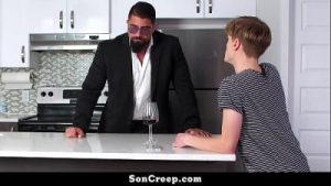 Catching His Stepson on A Gay Dating App Leads to A Pounding Teachable Moment – Soncreep