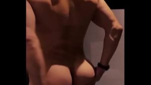 Llega pasado de copas se baña y me osa a la camara