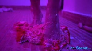 BeSecret. Yes I know, don’t play with money and food, but today it’s an exceptional situation and if you want to know!!?? This cake felt after my sexual action even better